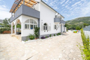 Remarkable 4-Bed House in Kastel Novi